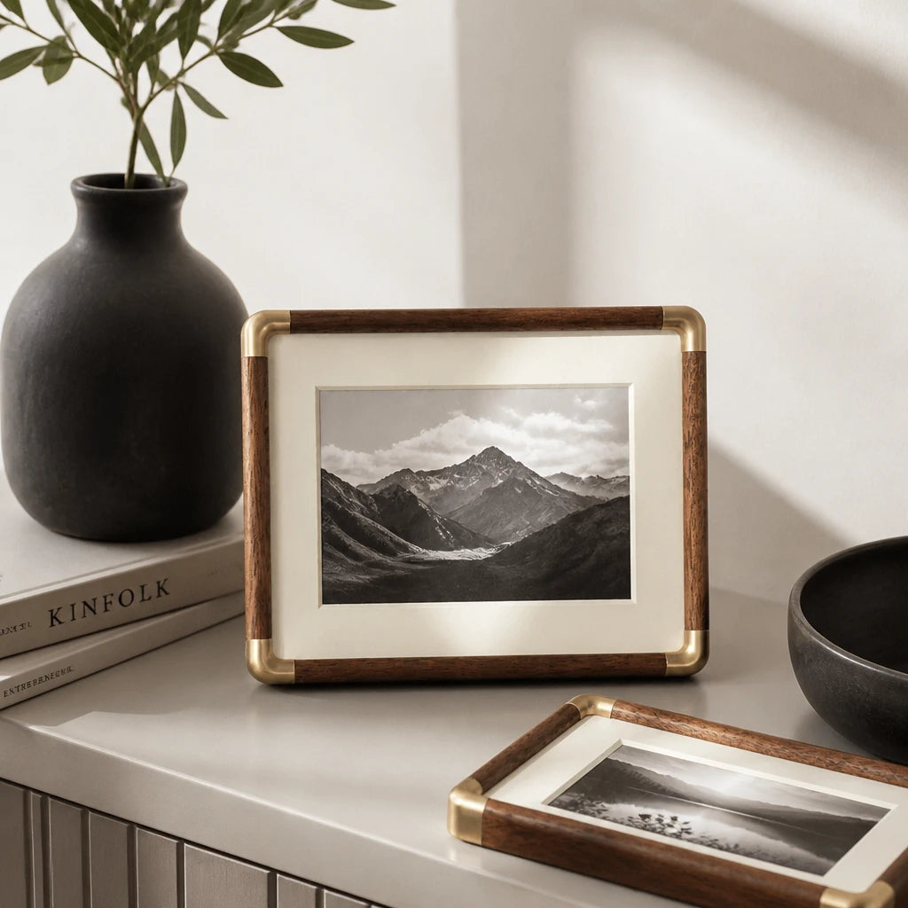 Brove vintage wood tabletop photo frame with brass corner design, product photo 1
