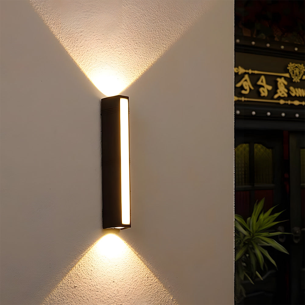 Detailed view of the dramatic up and down V-shaped light beam effect from the peqi outdoor wall lamp
